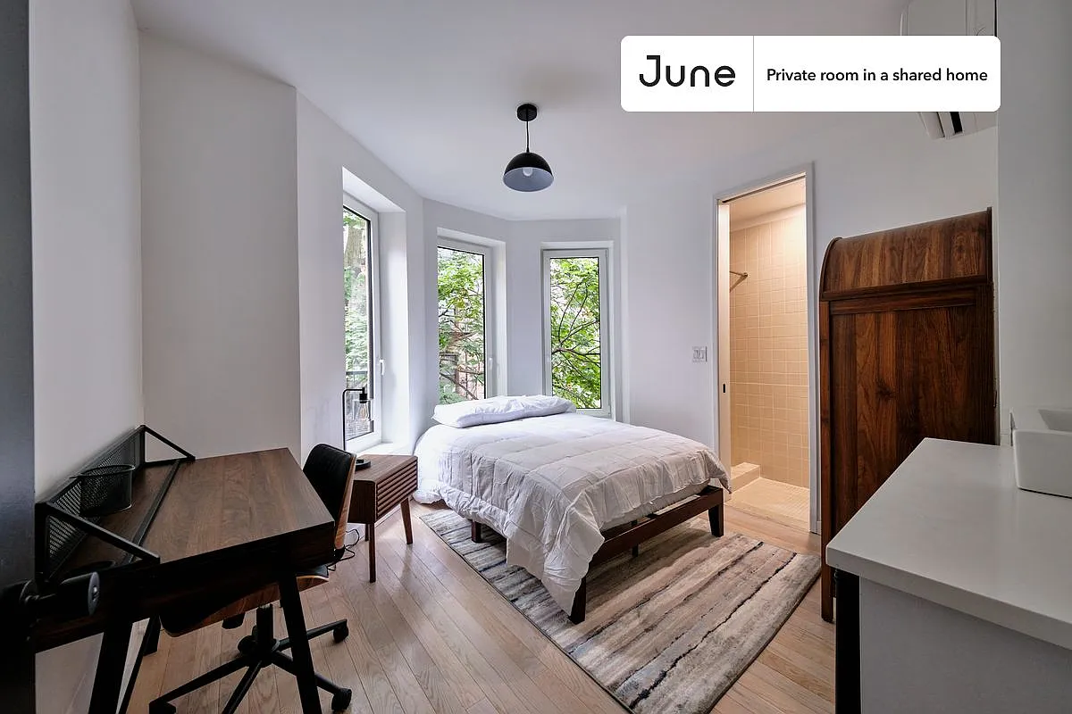 Full bedroom in 4 bed/4 bath home in Ditmas Park #1896 D — Photo 1
