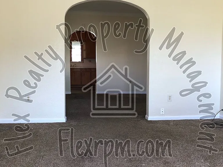 227 Everett St — Photo 6