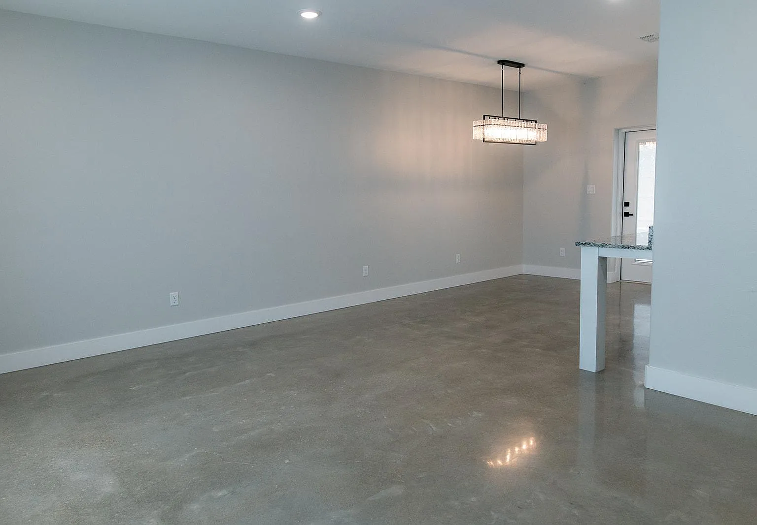 3 bed, 2.5 bath, 2406 sqft, $2,650 — Photo 2