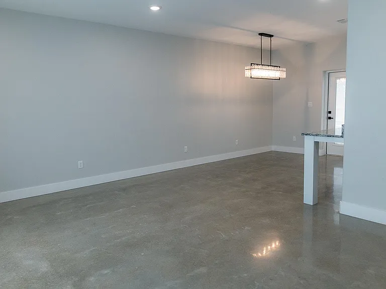 2804 Old Omen Rd — Photo 2