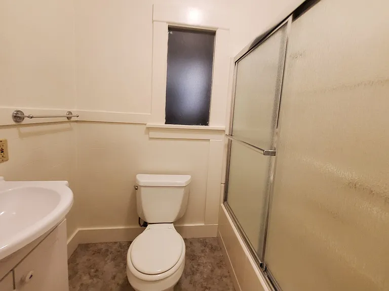 435 Henderson St #4 — Photo 9