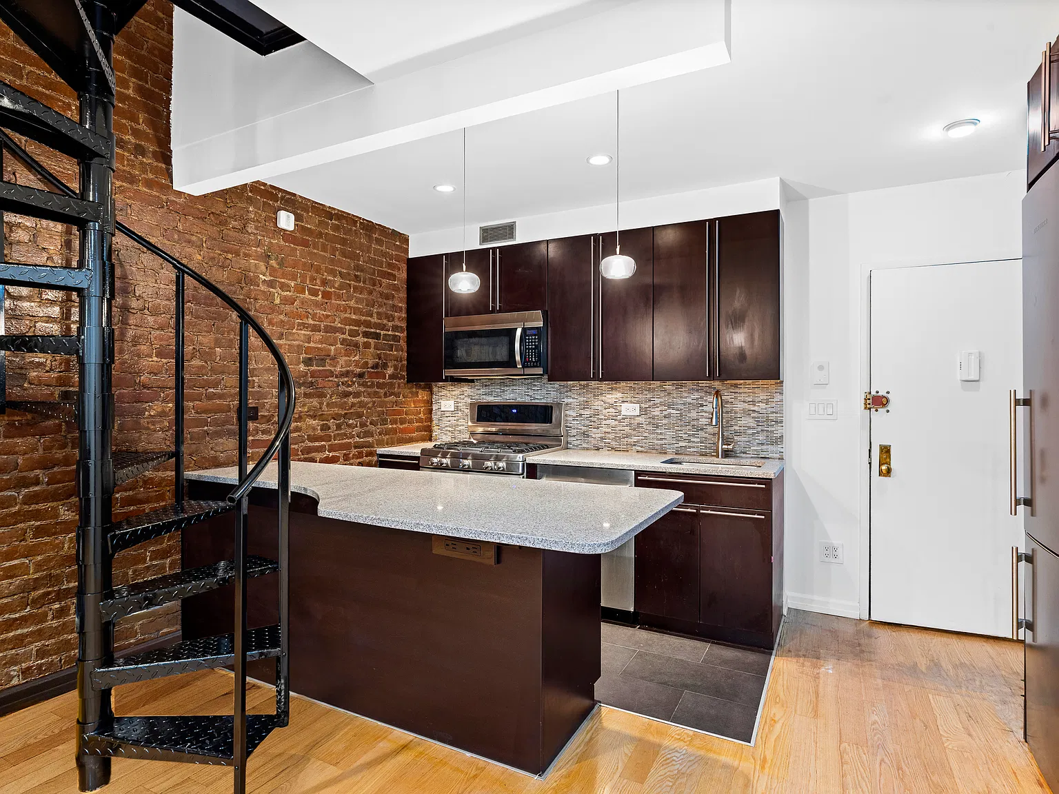118 Suffolk Street — Photo 4