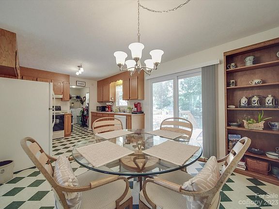 4th image of 140 Hyde Ln