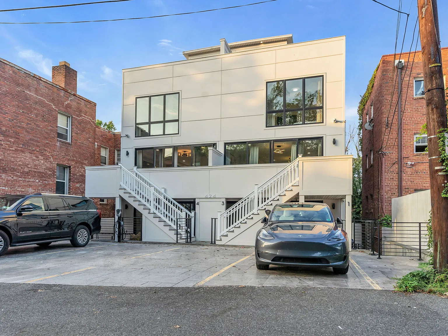 3 bed, $7,500 — Photo 2