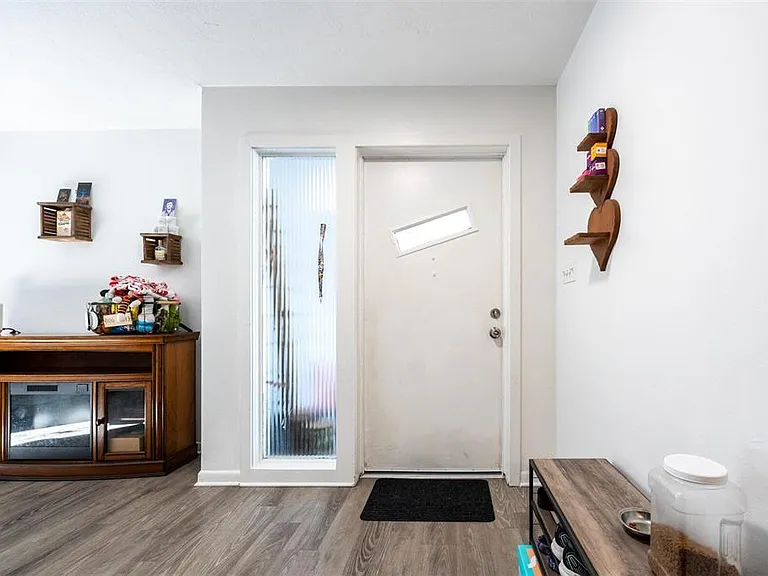 749 NW 34th St — Photo 10