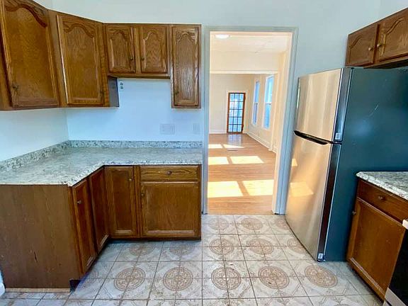5th image of 909 Carbon St APT 2