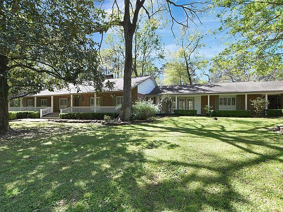 3rd image of 16002 Koenig Ln