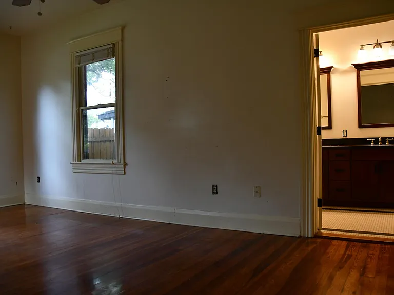 5609 N Suwanee Ave — Photo 3
