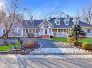 98 Chateau Dr, Melville, NY 11747