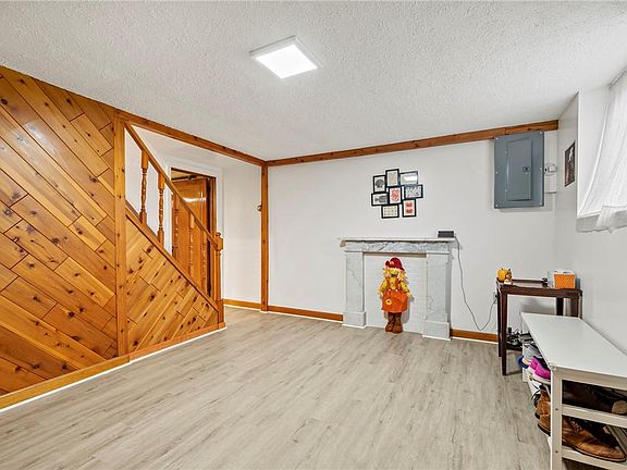 3rd image of 838 Ella St