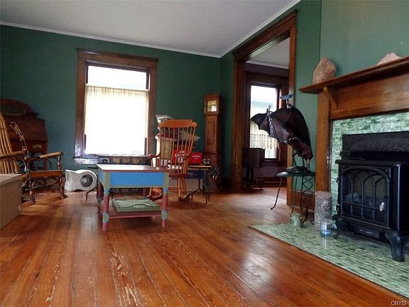 3rd image of 8 Otter Creek Pl