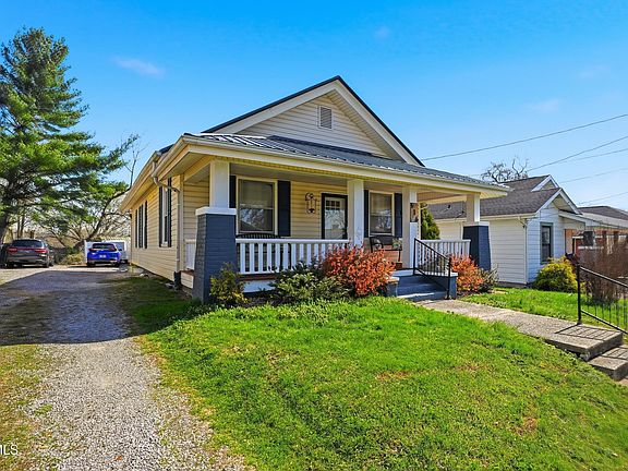 5th image of 916 E Hillcrest Dr