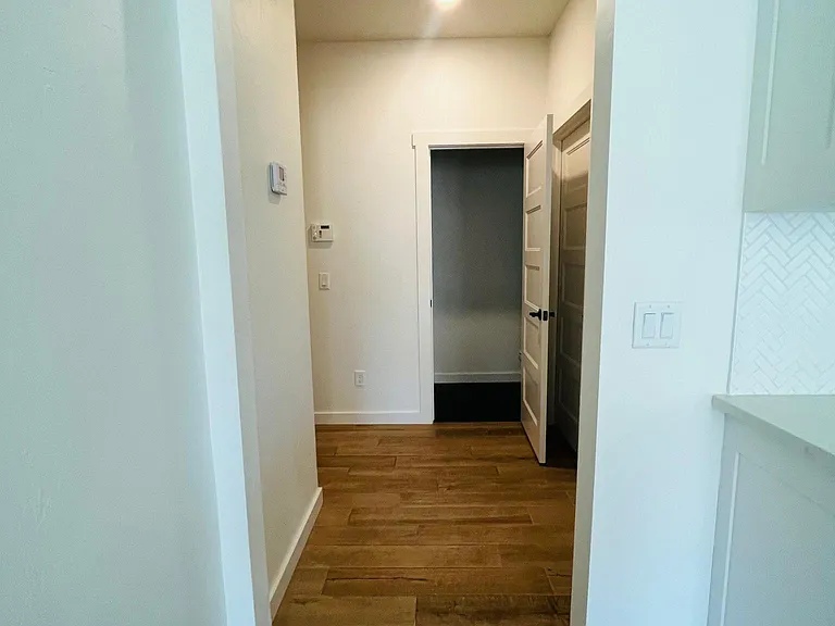 4108 N Indiana Ave — Photo 35