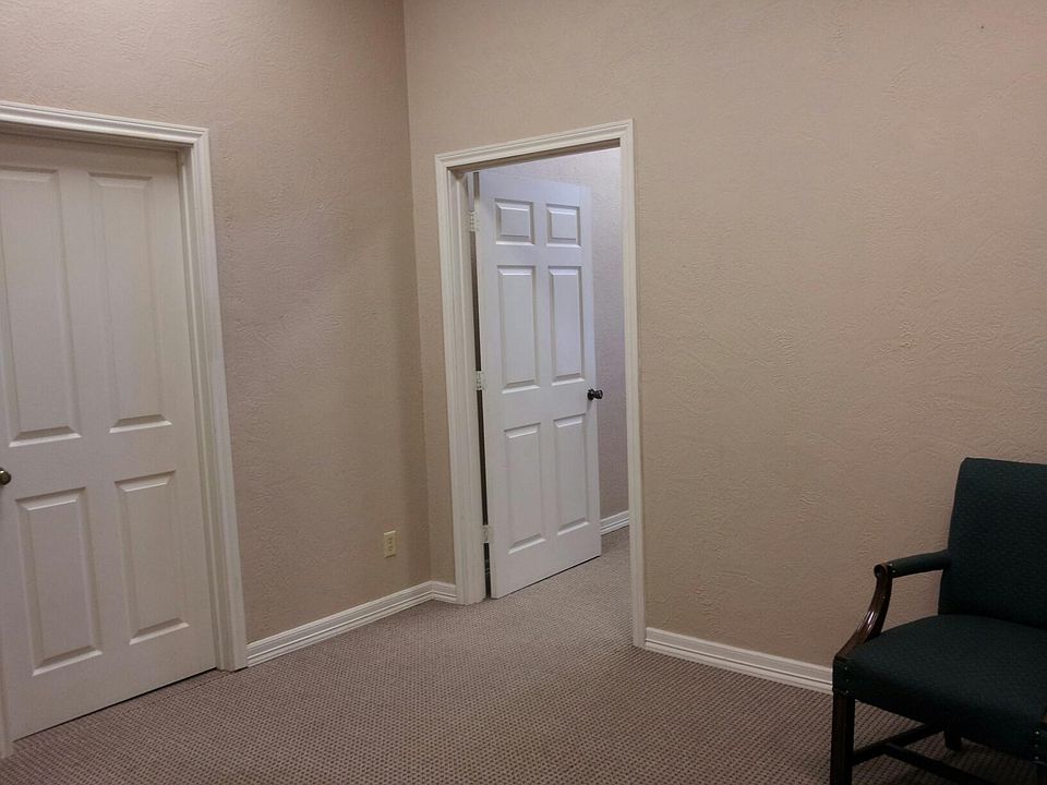2nd image of 100 E Corsicana St Ste 207