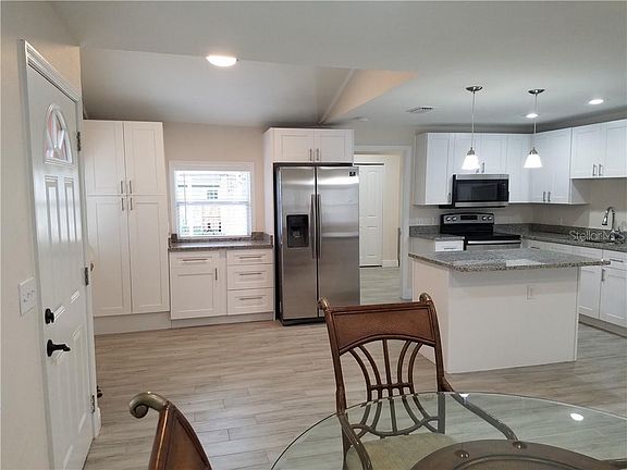 3rd image of 823 E McEwen Ave