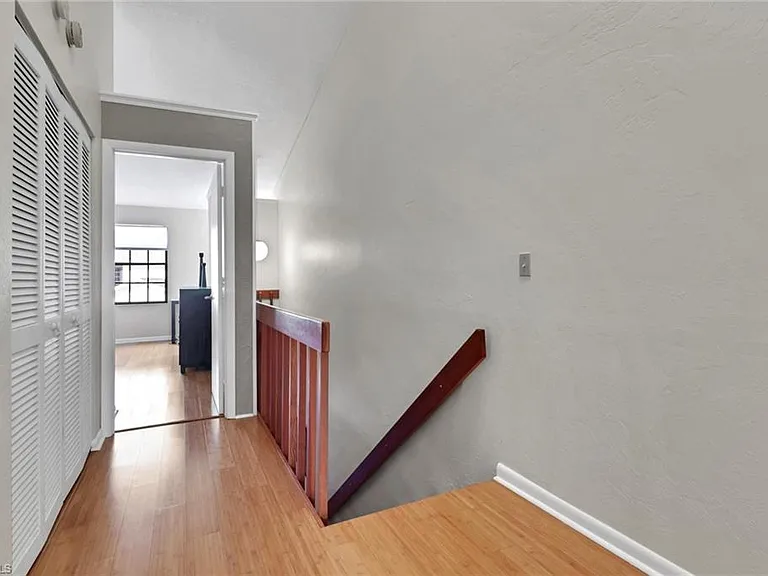 800 Meadowland Dr #H — Photo 8