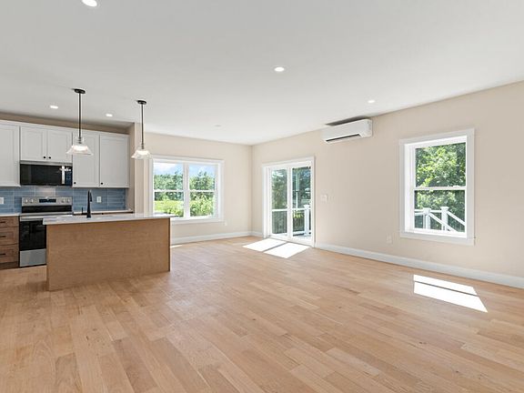 4th image of 44 Hogan Circle #5