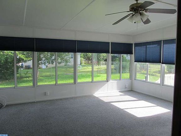 5th image of 216 S Woodstock Dr