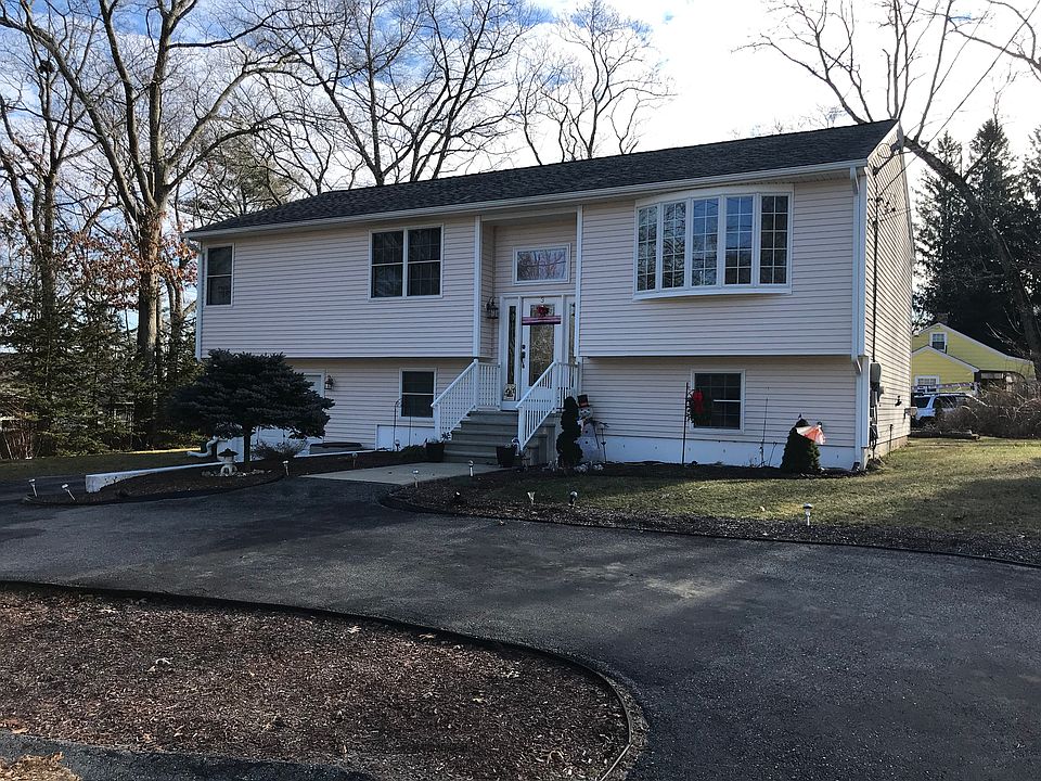 1st image of 3 Woodhaven Dr