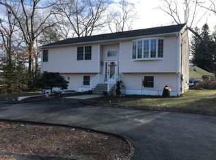 3 Woodhaven Dr, Johnston, RI 02919