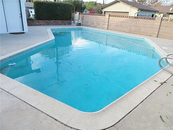 5th image of 23457 Vanowen St