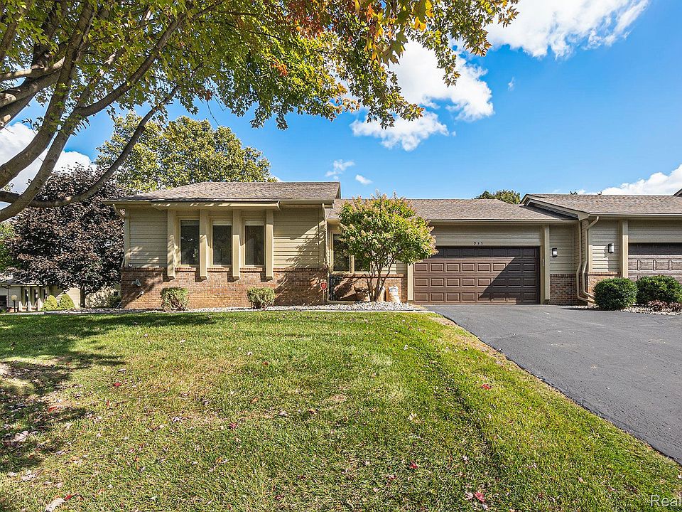 1st image of 935 Aglaia Dr