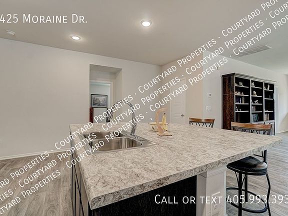 5th image of 3425 Moraine Dr