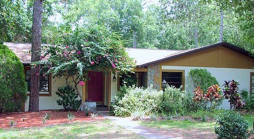 Front view of home.