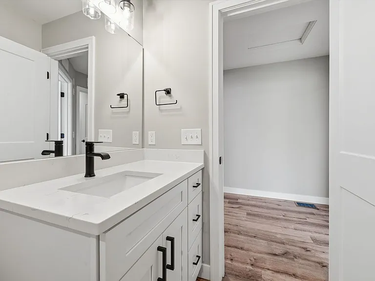 4728 Walworth Ave — Photo 29