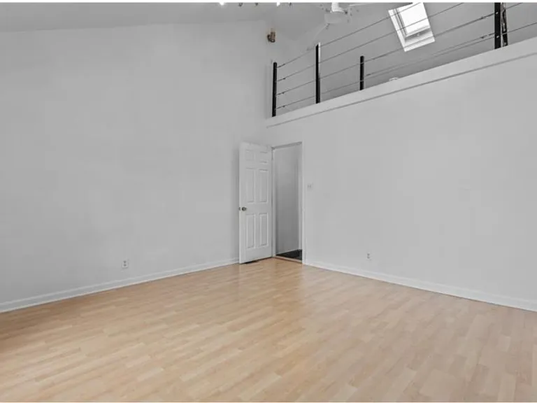 602 Middle St — Photo 16