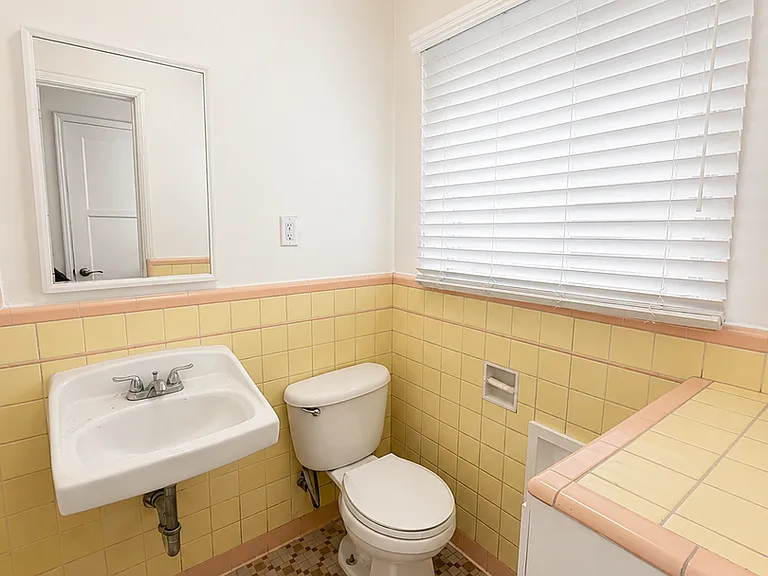 246 Santa Ana Ave. — Photo 8