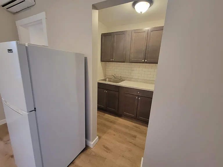 87 4th St #3 — Photo 4