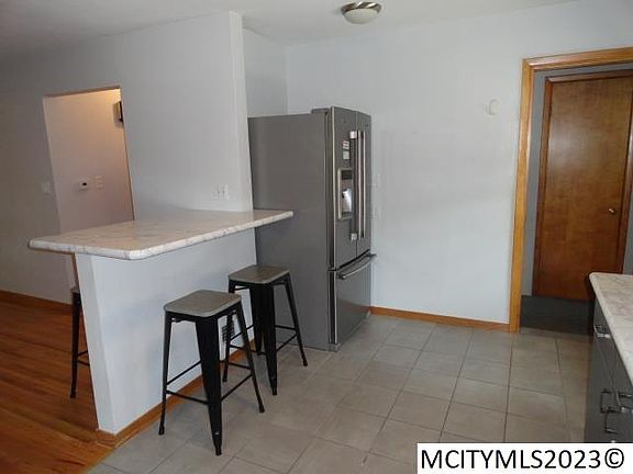 4th image of 321 S Carolina Ave