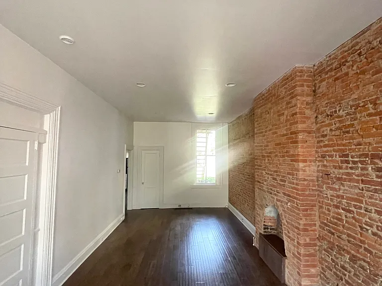 449 W Chestnut St #1 — Photo 4