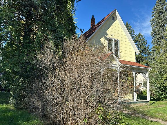 3rd image of 513 E St NE
