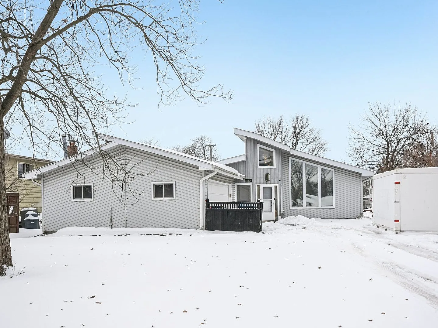 25836 S Linden Ave photo 1