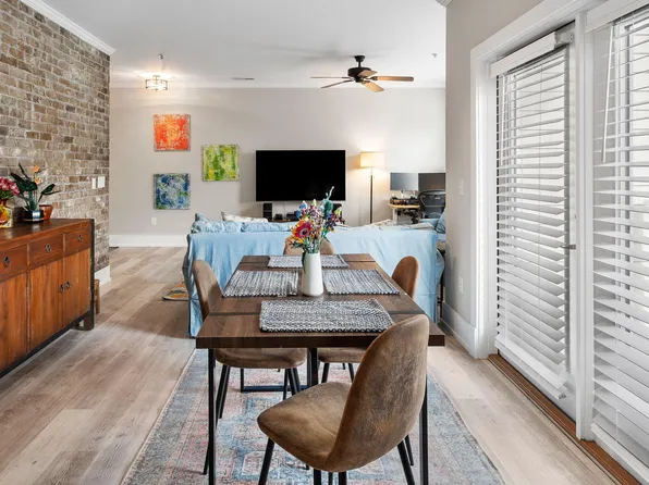 250 Seven Farms Dr Unit 202, Daniel Island, SC 29492