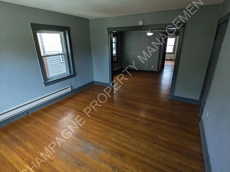 1123-1125 W 40th St — Photo 4