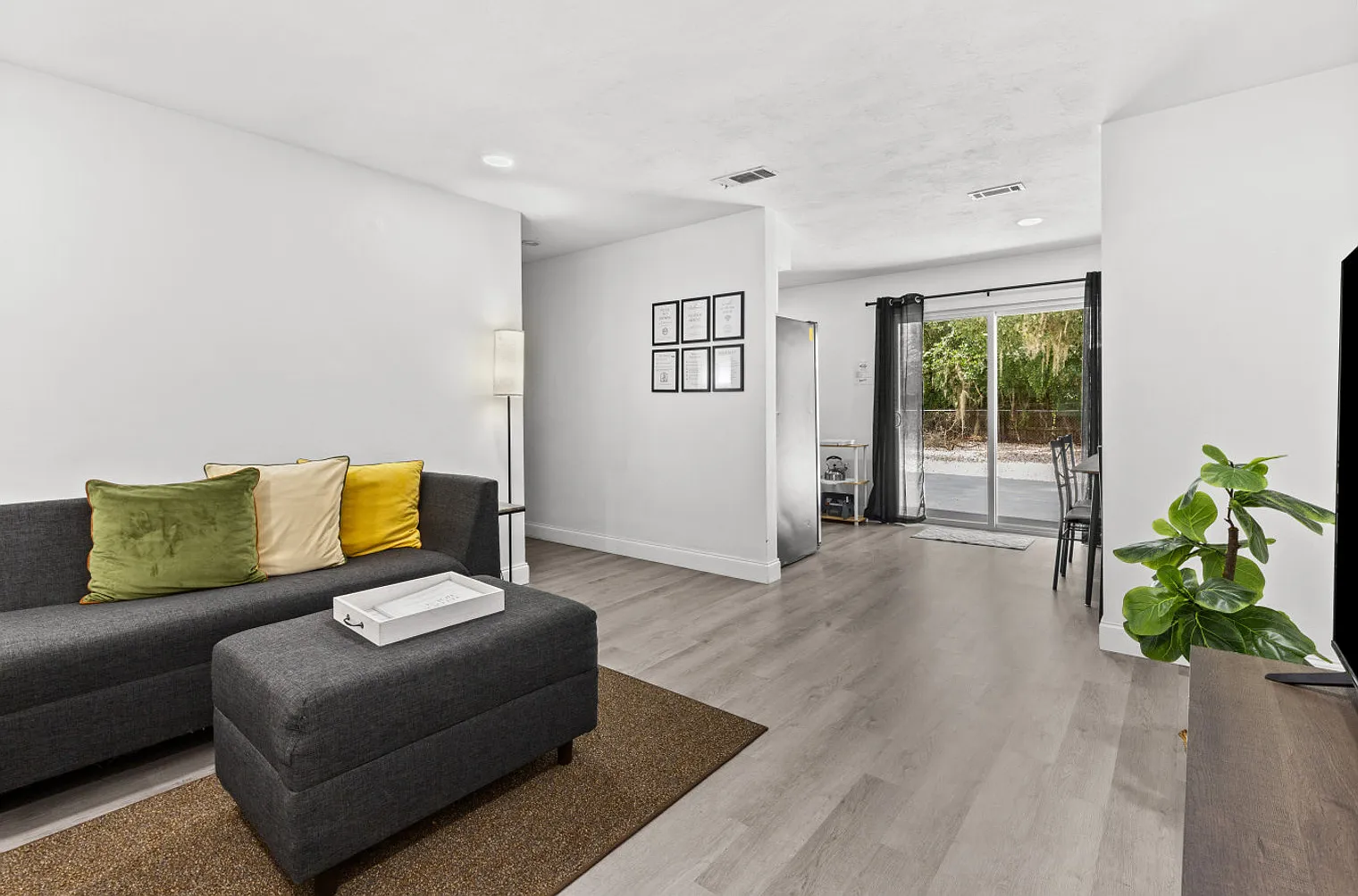 3 bed, 2.0 bath, $8,244 — Photo 4