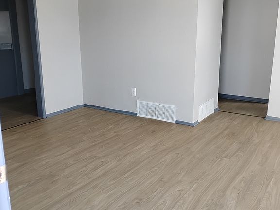 5th image of 3313 SW 48th St