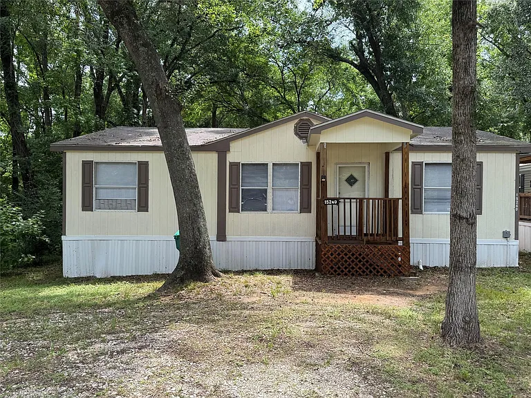 15240 Paradise Ct — Photo 1