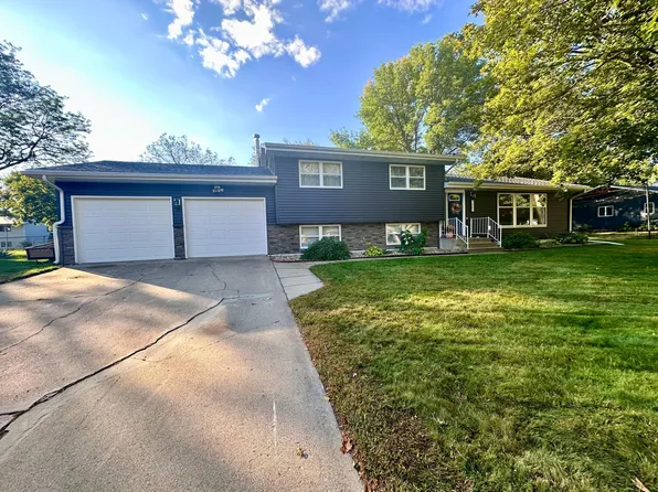 1507 Westwood Dr, Marshall, MN 56258