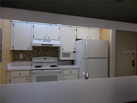 5th image of 3332 Camelot Dr #3332