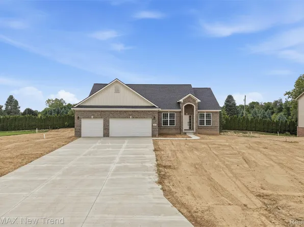 2021 Crested Butte Dr, White Lake, MI 48383