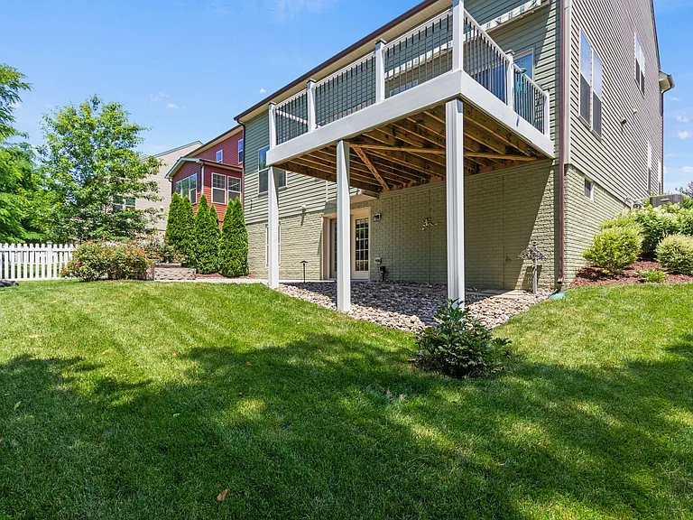 1112 Saxton Dr — Photo 14