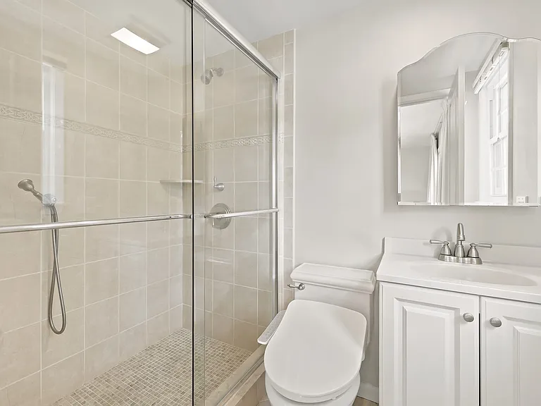60 Oakland Ave — Photo 9