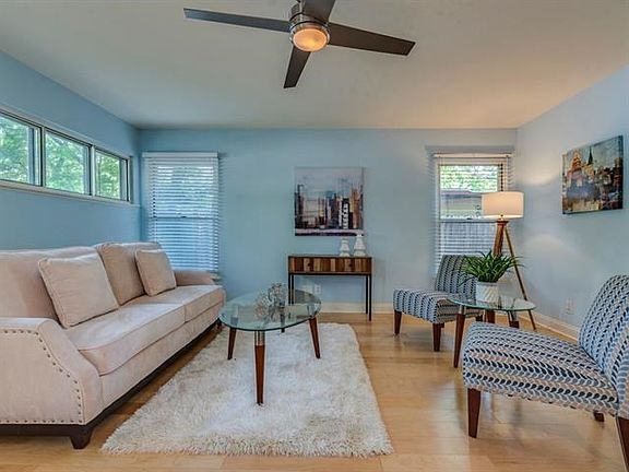 4th image of 303 Wilmes Dr