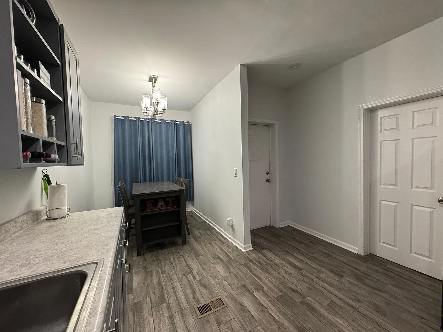 2 bed, 1200 sqft, $1,650 — Photo 2