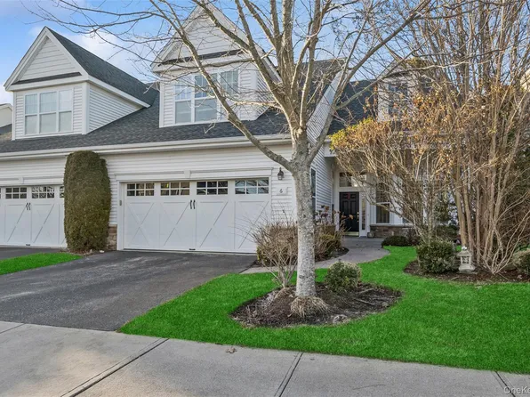 6 Ovation Place, Eastport, NY 11941