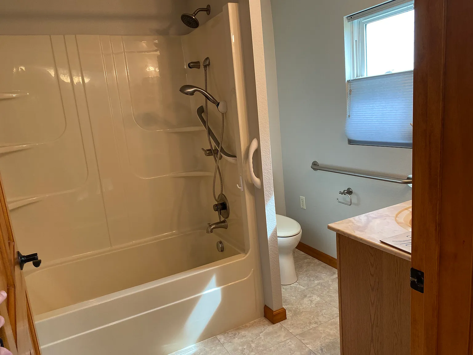 4 bed, 1933 sqft, $2,175 — Photo 3